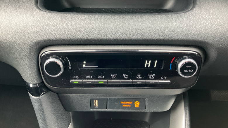 Toyota Yaris 1.5 Hybrid Design 5dr CVT Hybrid Hatchback